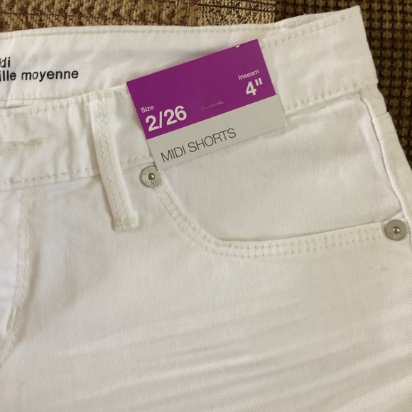 Shorts - Picture 3 of 5